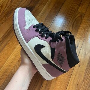 Air Jordan 1 Mid SE Mulberry